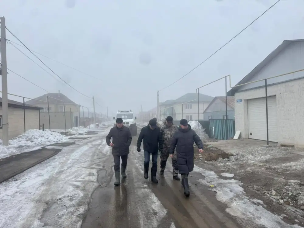 В Акмолинской области усилены противопаводковые меры: вывоз снега ведётся круглосуточно (5)