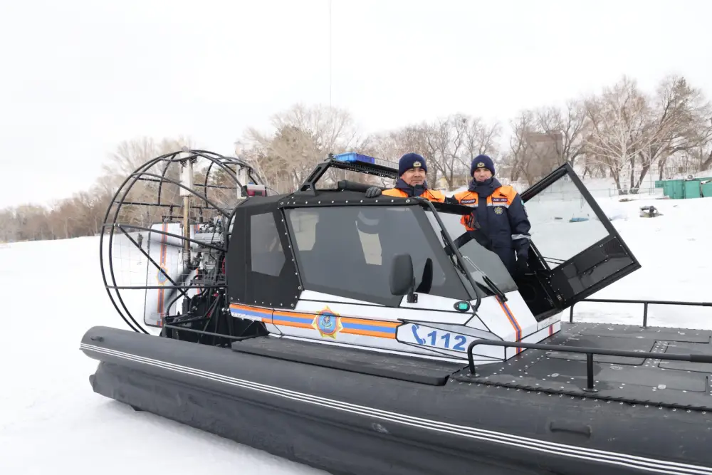 Спасатели Павлодара провели учения по спасению рыбака Актобе