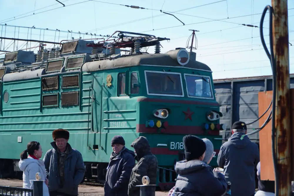 В Буландынском районе проверили ход реконструкции железнодорожного вокзала (4)