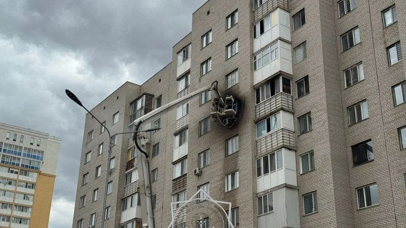 Пожарные эвакуируют жителей многоэтажного дома в Астане: возгорание на седьмом этаже ликвидируется Актобе