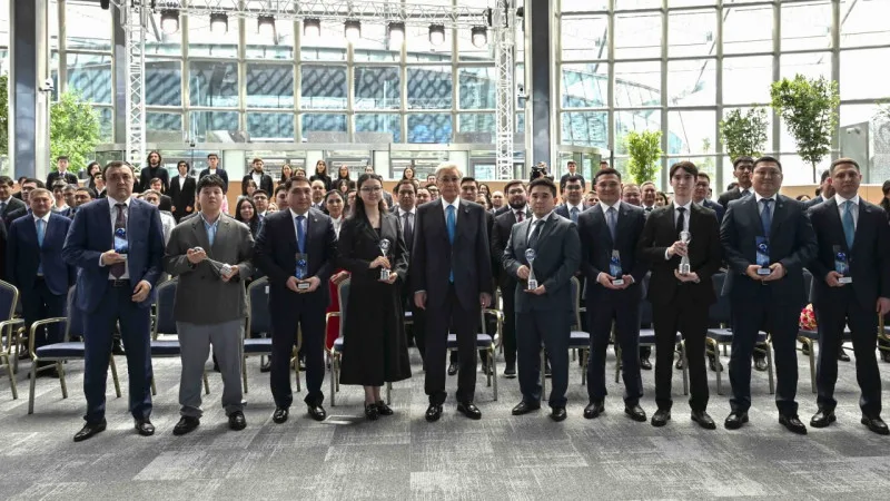 Президент Токаев наградил победителей Alem.ai battle и AI Governance Cup: перспективные ИИ-проекты молодых талантов Актобе