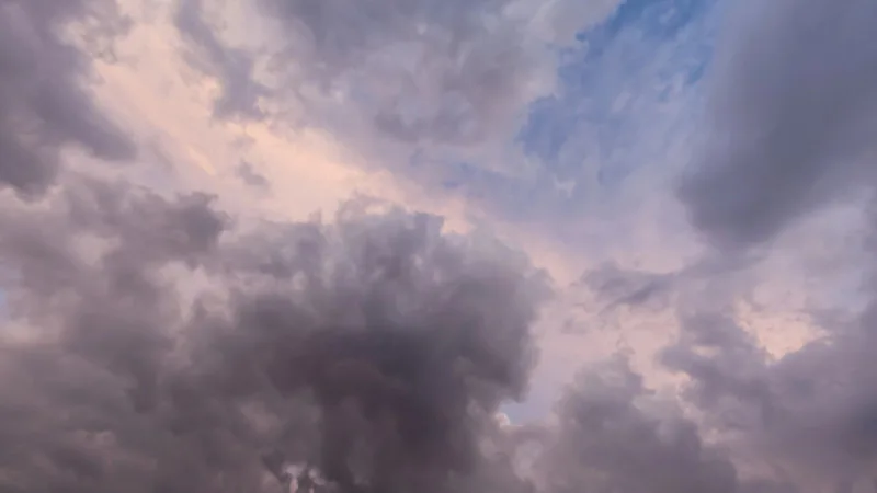 Небо готовит шторм: Казахстан в ожидании метеорологического испытания Актобе