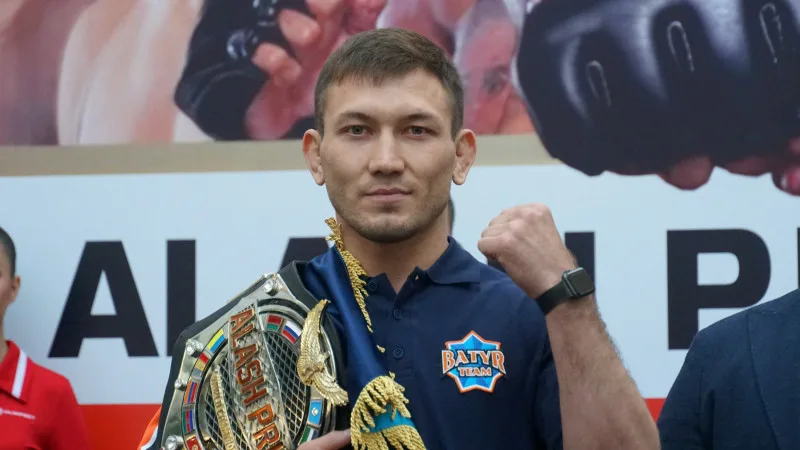 Саламат Исбулаев встретится с Эй Джеем в захватывающем поединке в Алматы Актобе