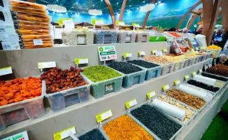 Ярмарка Наурыз базары в Астане с национальными блюдами и продуктами