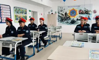 В Казахстане запущены более 50 классов для обучения юных спасателей, способствующих развитию навыков оказания помощи в экстренных ситуациях.