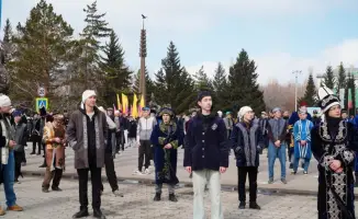 Более 2000 танцоров исполнили қара жорға в Кокшетау на празднике Наурыз мейрамы