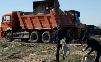 Участие Акима Актобе в субботнике с студентами: шаг к чистоте и экологии региона