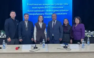 Заместитель руководителя Атырауского департамента государственного имущества и приватизации Т. Адилбекова делится опытом с молодежью на мероприятии в Атырау