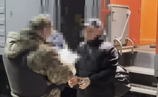 Возвращение беглого казахстанца из России: подозреваемый в мошенничестве передан Казахстану