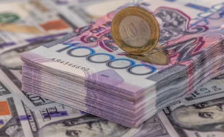 Доллар на KASE: тенге теряет позиции, сценарии на горизонте