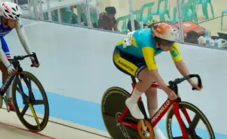 Алишер Жумакан завоевал серебро в групповой гонке на чемпионате Азии по велотреку