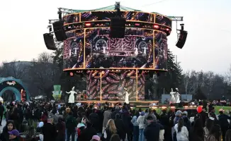 Праздничный концерт и ярмарка ремесленников на площади Абая в Алматы в честь Наурыза