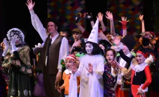 Child Theater in Aktobe Stages Musicals with a Hundred Young Performers on Stage