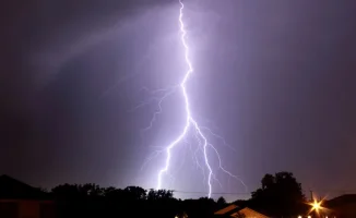 Штормовое предупреждение в Казахстане: грозы, град и шквальный ветер ожидаются 26 апреля