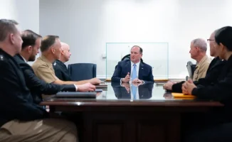 Отставка министра ВМС США Джона Фелана: последствия для военной стратегии в конфликте с Ираном