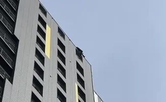 Трагедия в Астане: мужчина на крыше ЖК 'Коркем-3' напоминает о необходимости улучшения безопасности жилых комплексов