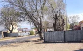 Провод висит уже 3 недели: жители города требуют немедленного ремонта