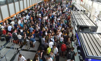 Неочевидная уловка авиакомпаний: даже билет не гарантирует место в самолете