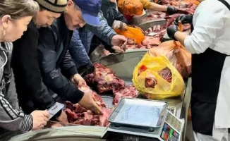 В Актобе прошла очередная сельскохозяйственная ярмарка, на которой местные производители представили широкий ассортимент продуктов. Ярмарка привлекла множество посетителей, желающих приобрести свежие овощи, фрукты и мясные изделия прямо от фермеров. Мероп