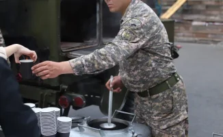 В этом году в Казахстане не будет традиционного парада в честь Дня Победы 9 мая. Заместитель министра обороны Аскар Мустабеков сообщил, что вместо парада запланированы другие мероприятия. 7 мая, в День защитника Отечества, состоятся торжественные мероприя