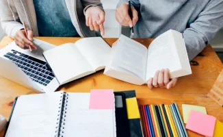 Отработка грантов в Казахстане 2026: обязательства выпускников, обучение за счёт бюджета и судебные взыскания