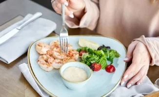 Свой обед под запретом: законность табличек в кафе?