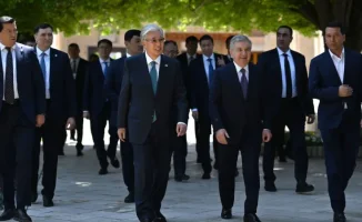 Токаев и Мирзиёев укрепляют культурные связи: визит к мавзолею Бахауддина Накшбанди как шаг к углублению сотрудничества между Казахстаном и Узбекистаном