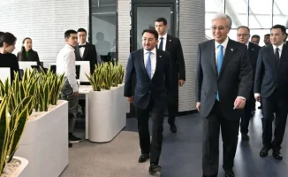 Президент Казахстана Касым-Жомарт Токаев посетил Международный центр искусственного интеллекта Alem.ai, где был запущен проект Astana Smart City. Это событие подчеркивает стремление страны к внедрению современных технологий и развитию умных городов.