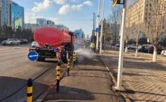 В Астане продолжается масштабная уборка после зимы в рамках акции 'Таза Қазақстан', где активно ведутся работы по санитарной очистке и ремонту городской инфраструктуры.