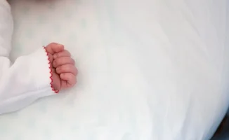 Врачи в Актобе успешно провели уникальную операцию на 20-дневной девочке с врождённой опухолью, сохранив при этом орган. Это значительное достижение в области медицины, которое подчеркивает высокий уровень профессионализма и мастерства местных специалисто