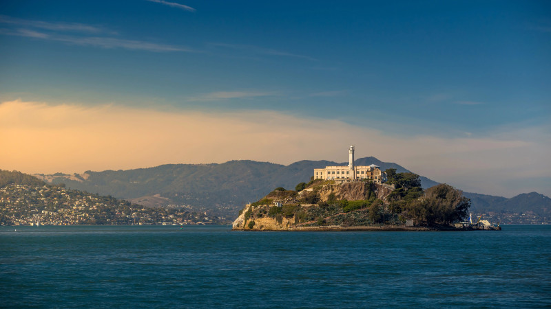 Трамп предлагает 152 миллиона долларов на восстановление Алькатраса как тюрьмы: международный интерес к историческому объекту Актобе