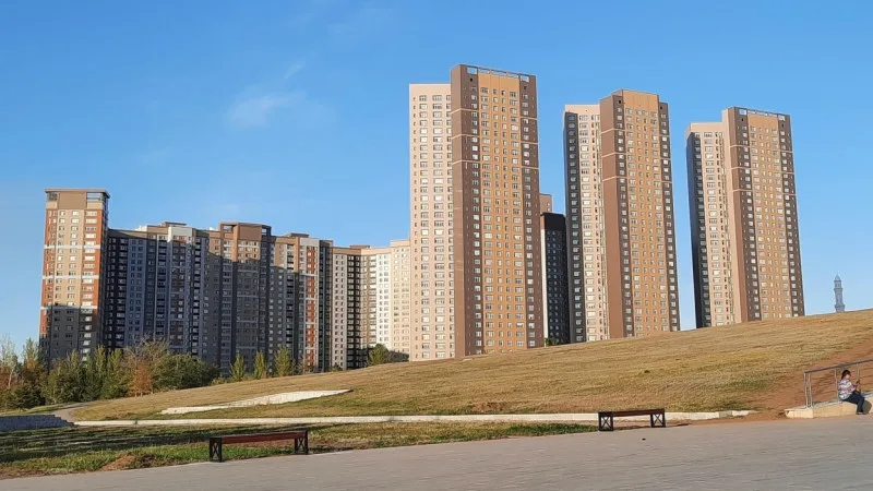 В Астане ожидается крупное задержание иностранцев с арсеналом оружия, о чем сообщил депутат Мажилиса Мурат Абенов в социальных сетях. Полиция отреагировала на пост, подтверждая информацию о ситуации. Актобе
