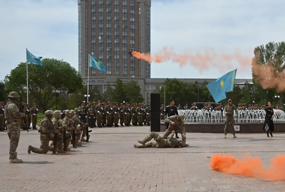 Более 4500 военнослужащих Вооруженных сил приняли Военную присягу Актобе