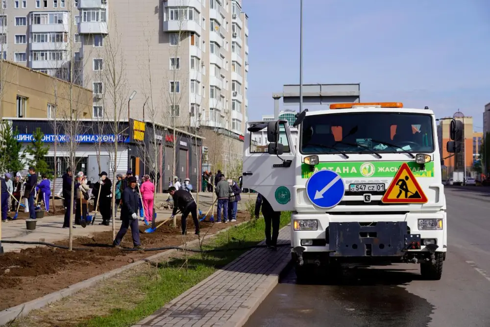 Активные жители столичного района высадили свыше 350 деревьев (10)