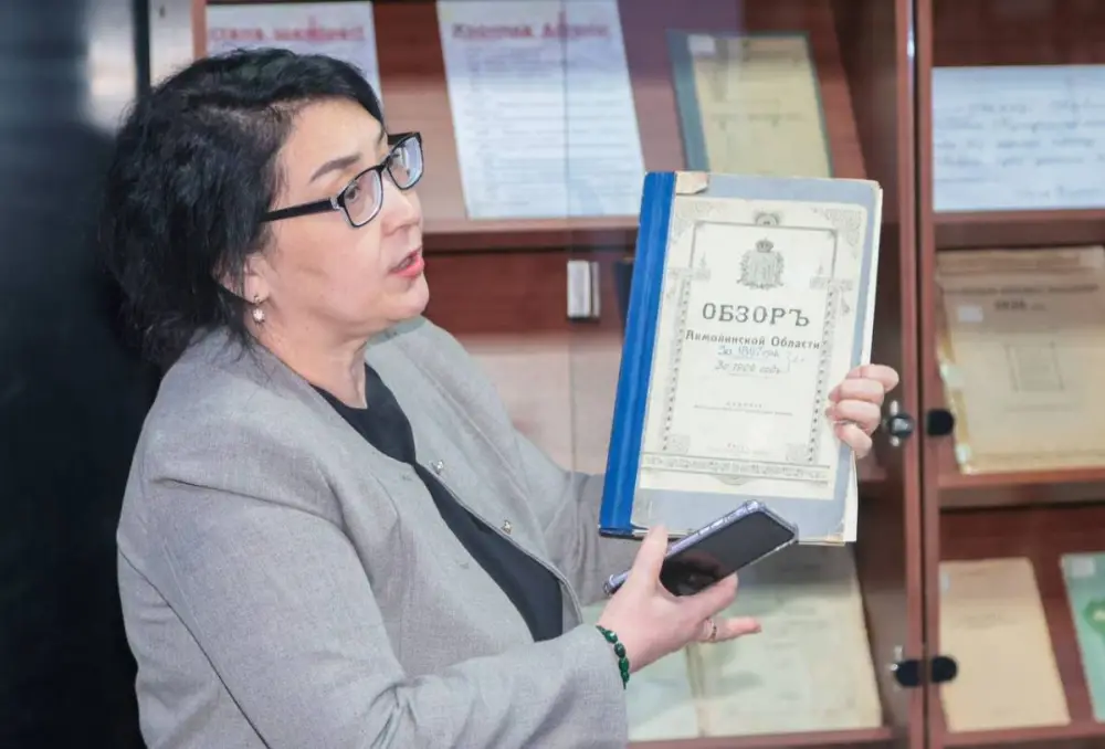 Молодые сотрудники МВД России участвуют в мероприятии в честь Национального дня книги Актобе