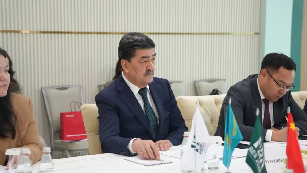 Встреча с Министром экологии и окружающей среды Китайской Народной Республики Хуан Жуньцю (2)