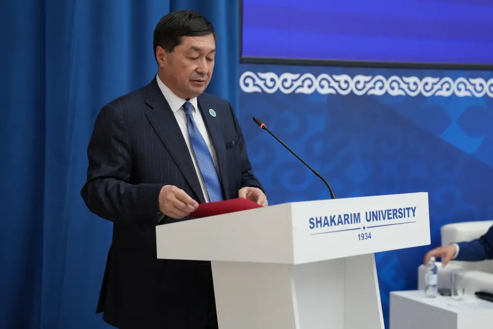 Судья Конституционного Суда открыл двери правосудия в Shakarim University Актобе