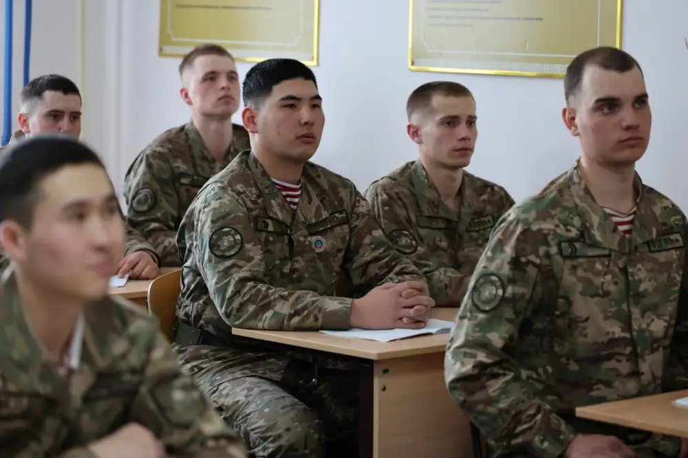 Нововведение в Национальной гвардии: лучшие солдаты получили звание младшего сержанта (4)