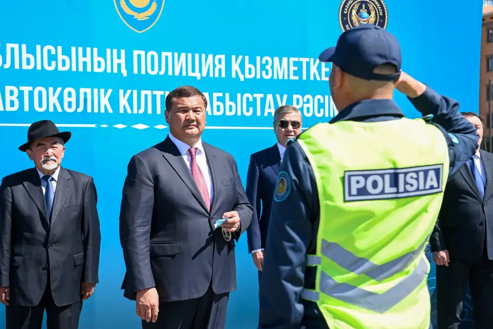 Укрепление общественной безопасности: полиции выдано 100 новых автомобилей (7)