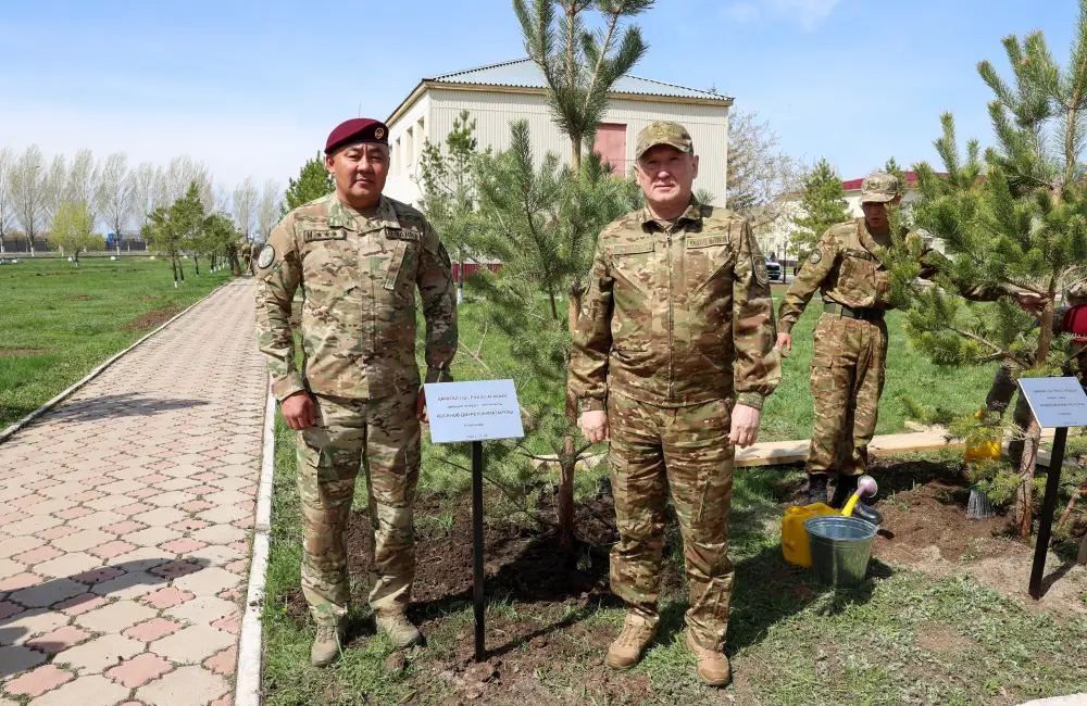 Министр обороны и военнослужащие поддержали экологическую акцию «Таза Қазақстан» (10)