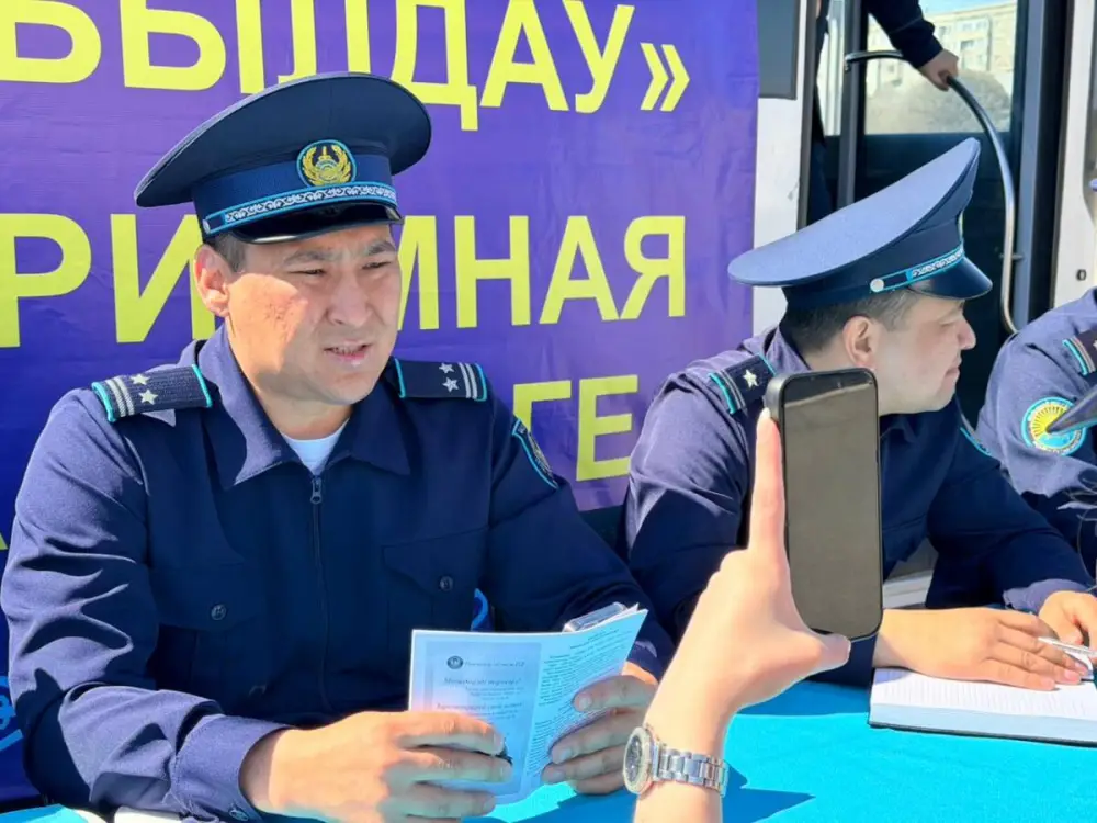Полиция Павлодара провела акцию по взаимодействию с населением в цифровом формате Актобе