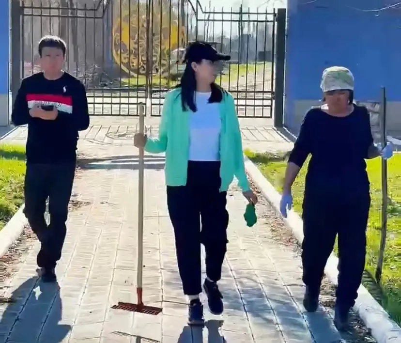 Субботник в Улкен Нарыне: 4 тысячи человек очистили улицы и высадили тысячу деревьев Актобе