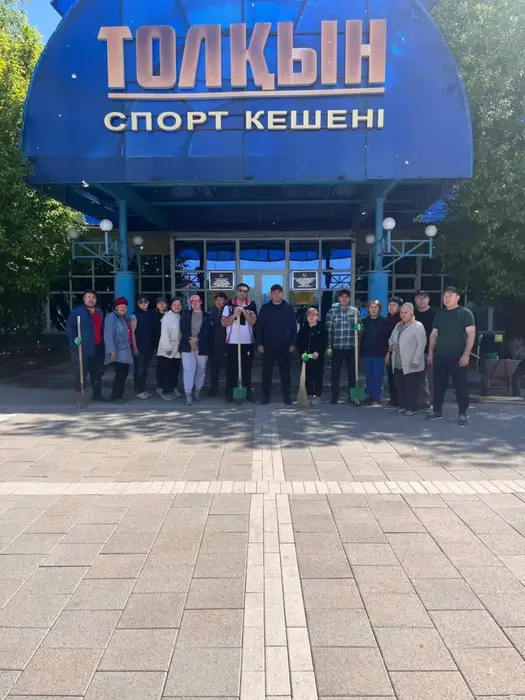 Экоакция на спортивных объектах в Астане: участники очищают территорию и высаживают растения Актобе