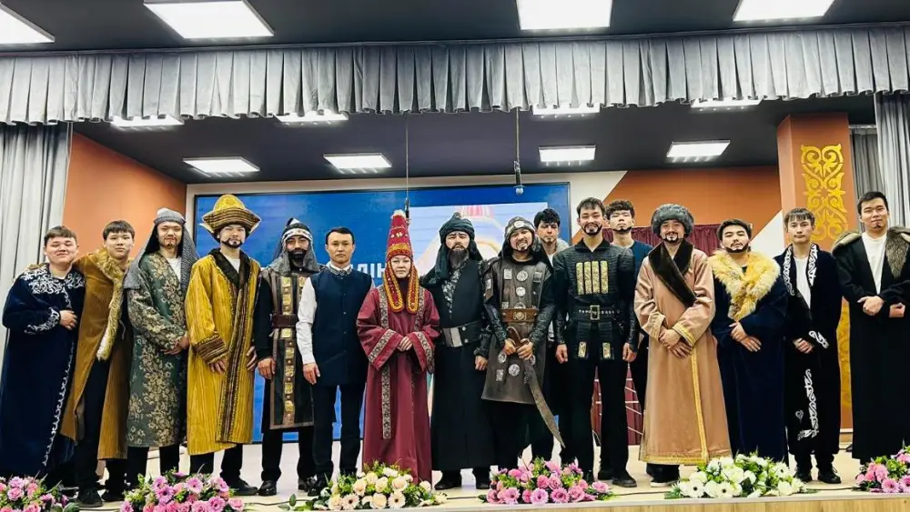 Кто такой Казыбек би? Ответ в школьной премьере! Актобе