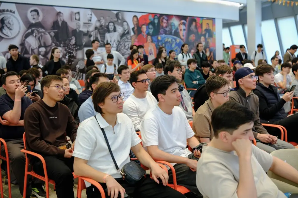 Global Startup Showcase: 12 Innovators Compete for Investor Attention at Pizza Pitch in Astana Актобе