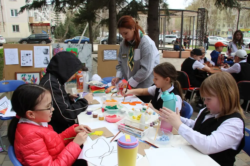 В Усть-Каменогорске состоялось мероприятие «Open Library: Библиотека под открытым небом» (8)