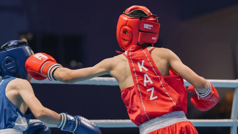 Казахстанский боксер Нурасыл Галым уверенно вышел в финал чемпионата Азии, разгромив соперника в весовой категории до 50 килограммов. Актобе