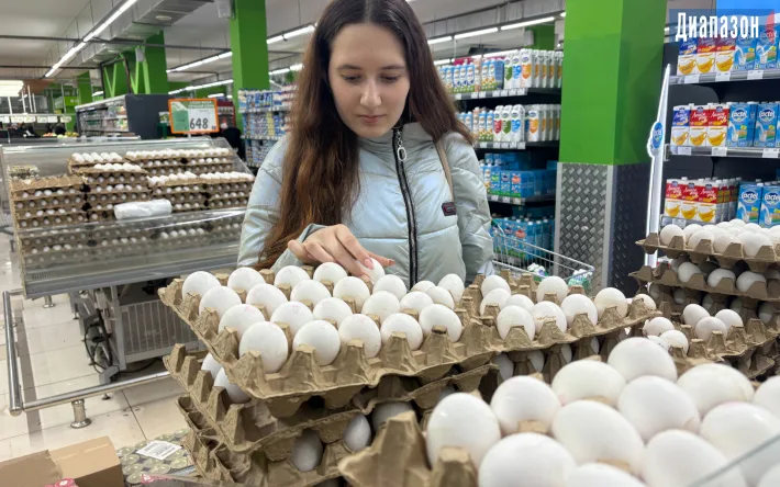 Цены на основные продукты в Актобе за 30 лет значительно возросли, что привело к ухудшению покупательной способности населения и увеличению уровня бедности среди граждан. Актобе