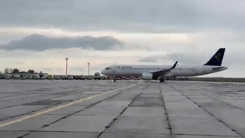 Аварийная посадка самолета Air Astana в Актобе из-за отказа двигателя Актобе