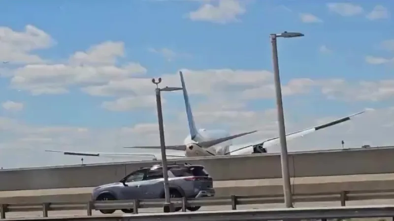 Boeing 767 United Airlines Ньюарк Либерти посадка грузовик фонарный столб Актобе
